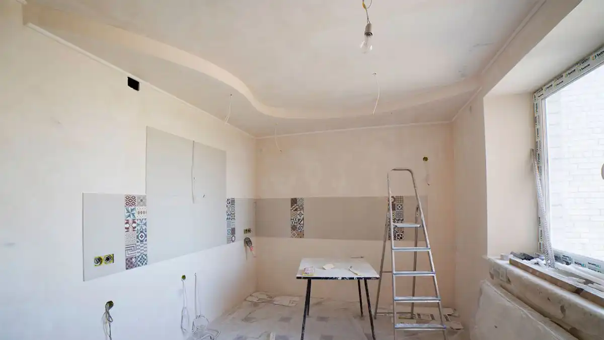 Iğdır'da İnşaat ve Komple Ev Tadilatı Yaparken Bilmeniz Gerekenler bu görselde bir evde tadilat aşamasında olan bir kare var